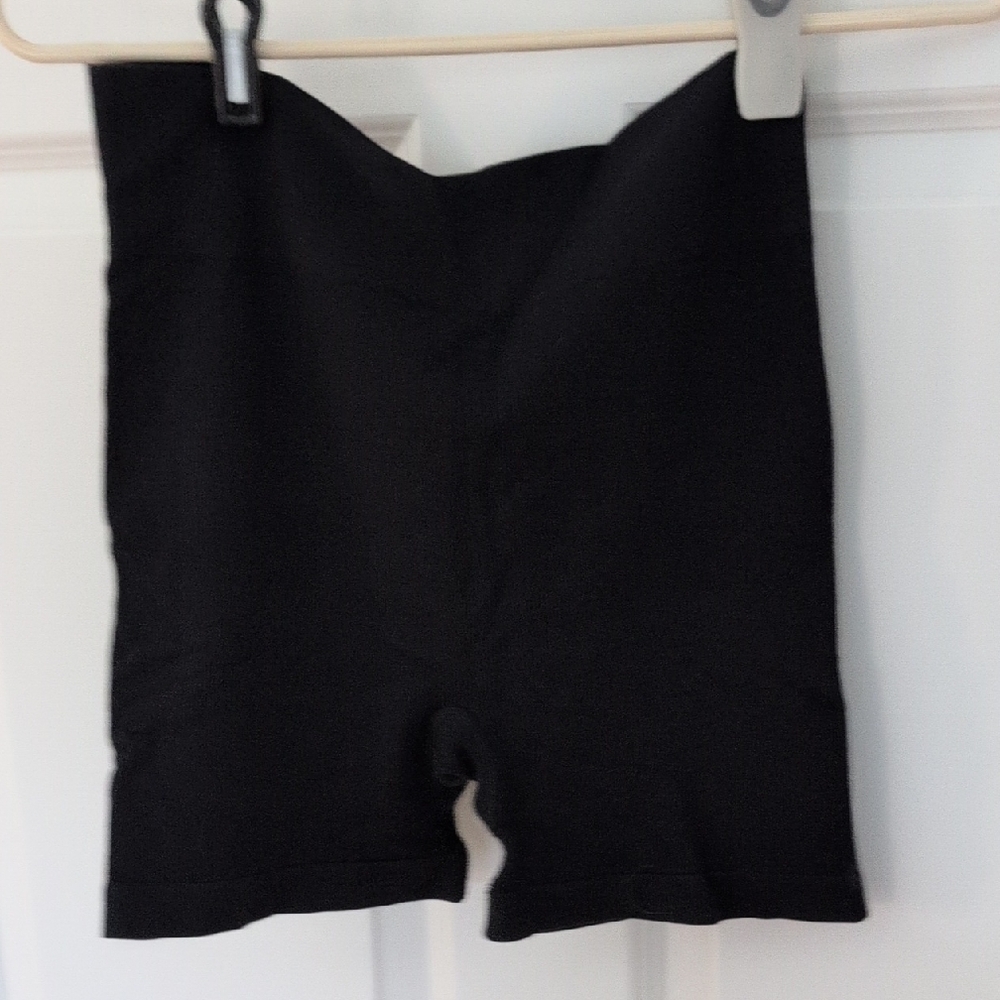 LOFT Black Shaping Shorts
